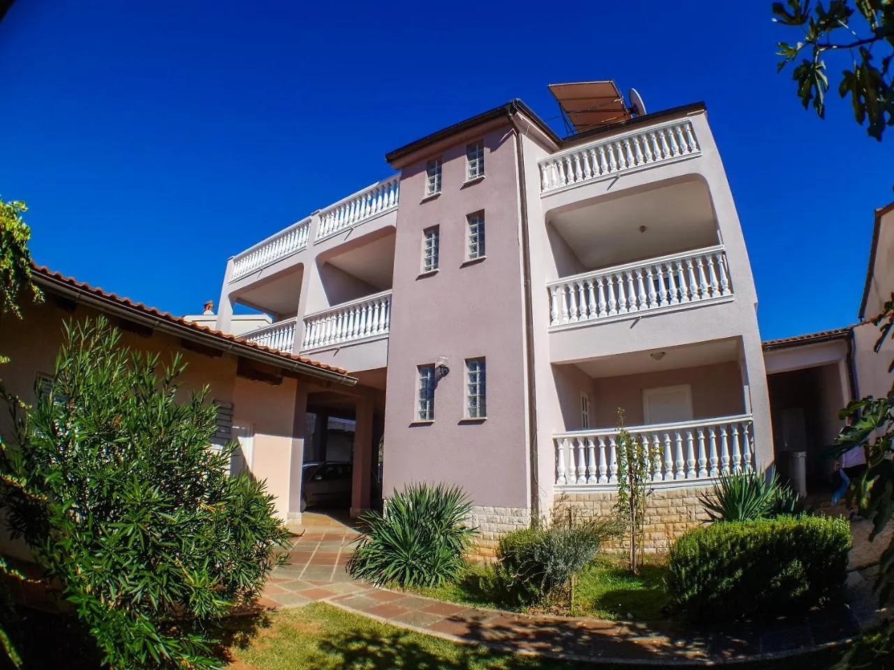 Apartments Jozic ペロイ